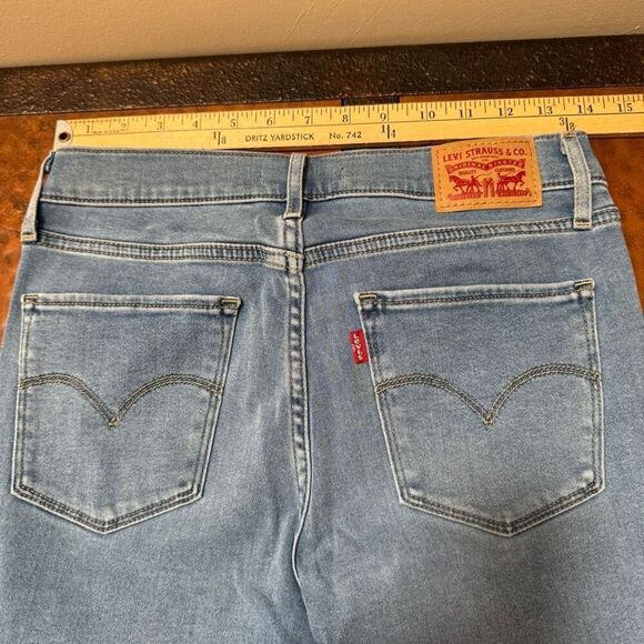 Levi’s (8 / 29) 720 High Rise Super Skinny Cropped Jeans - Light Wash - Picture 5 of 7